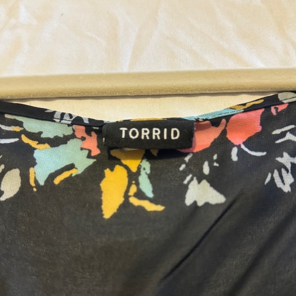 Torrid | Sleeveless Chiffon Floral Tank Top | Size 2 - Picture 8 of 9